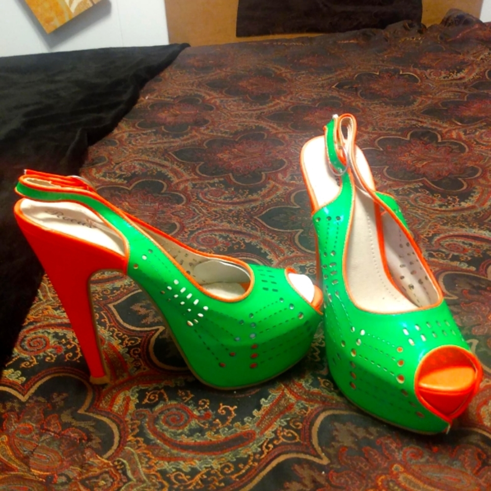 Women's rocas heels size 8